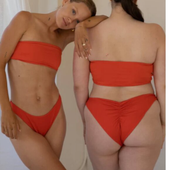 Londre The Bandeau and the Sleek Scrunch Bottoms - Medium - Chili Pepper - Picture 1 of 6